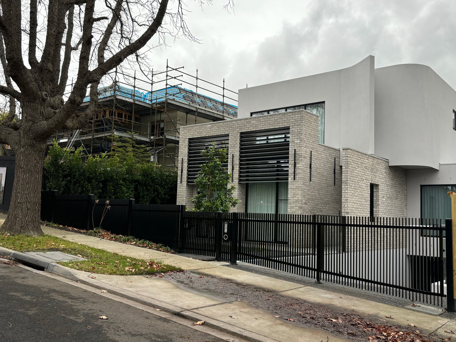 Sliding gate install
